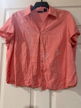 Erika Woman Coral Button-Up Short-Sleeve Blouse With Embroidered Floral Design S